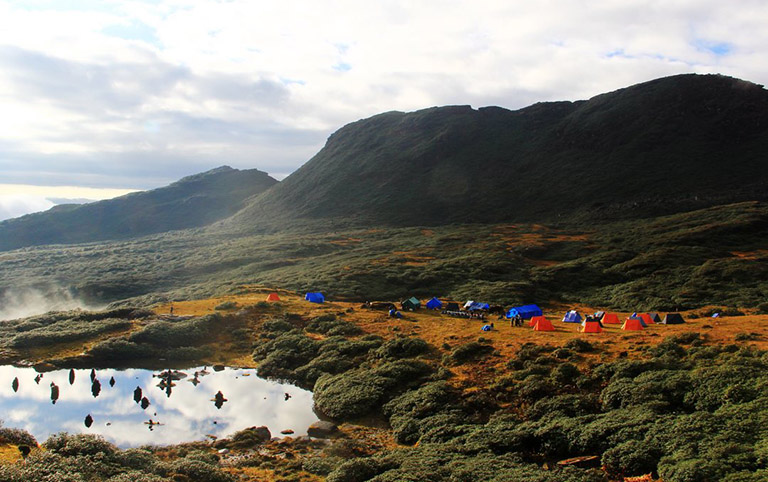 Camping by the side of Simkota Tsho