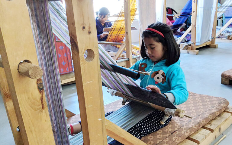 A girl is waving in National Textile Museum